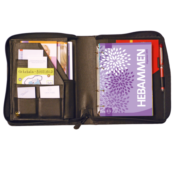 Geöffnete Organizer-Hülle mit verschiedenen Fächern und Einlegeblättern.