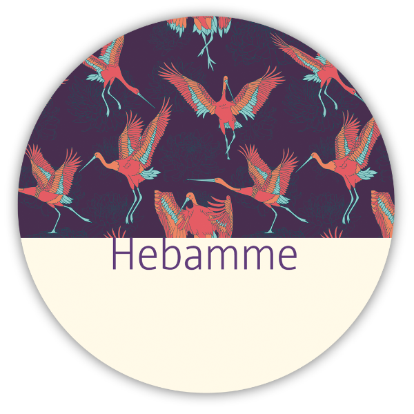 Runder Button mit Störchen und der Aufschrift "Hebamme"