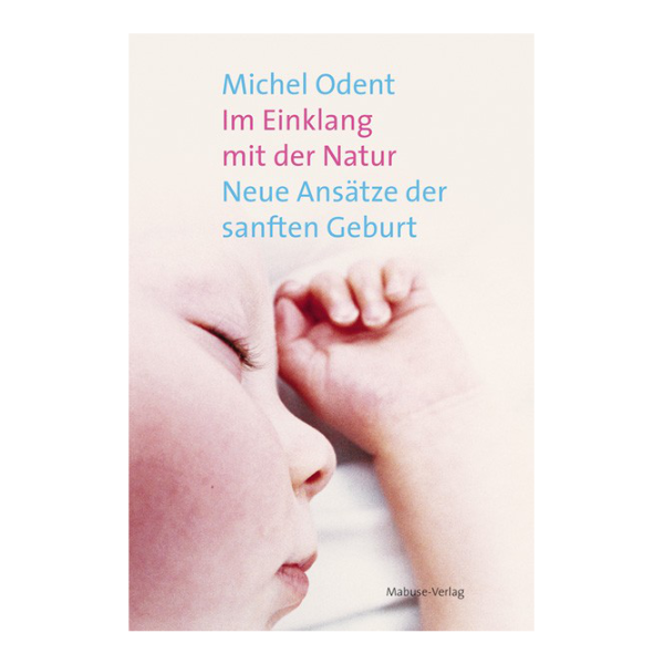 Cover "Im Einklang mit der Natur" mit einem schlafenden Baby