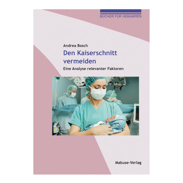 Cover "Den Kaiserschnitt vermeiden - Eine Analyse relevanter Faktoren" mit einer Hebamme, die ein Neugeborenes im Operationssaal im Arm hält. 
