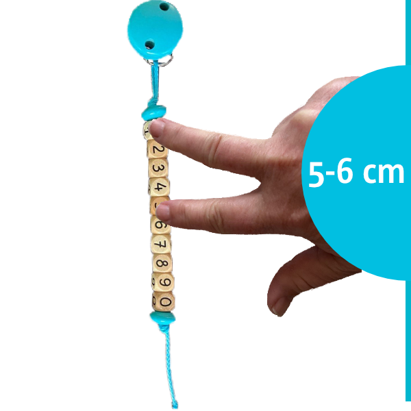 Muttermundperlen in türkis mit einer Hand, die eine Muttermundweite von 5 bis 6 Zentimetern veranschaulicht.